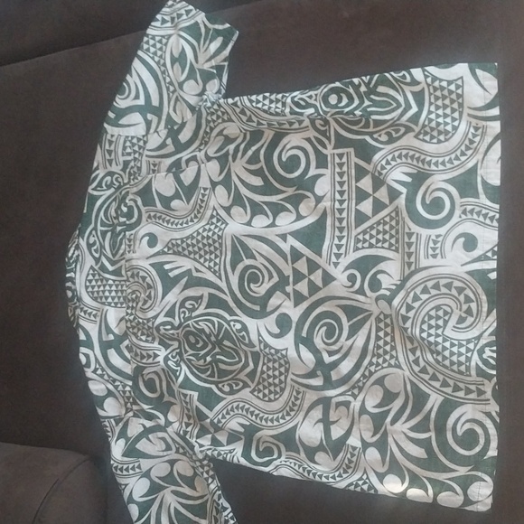 Mens Green Tribal Hawaiian Button Up - Picture 2 of 3